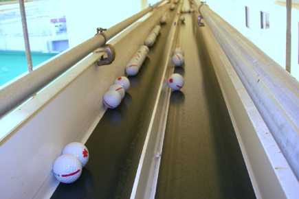 ゴルフ練習場でのベルトコンベア修理